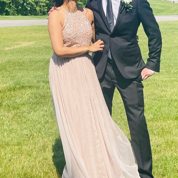 Beautiful dress from banana republic and guess - Picture 13 of 15